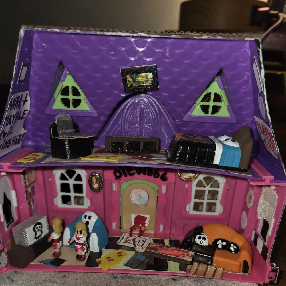 Charming Red and Brown Miniature House - Picture 3 of 4